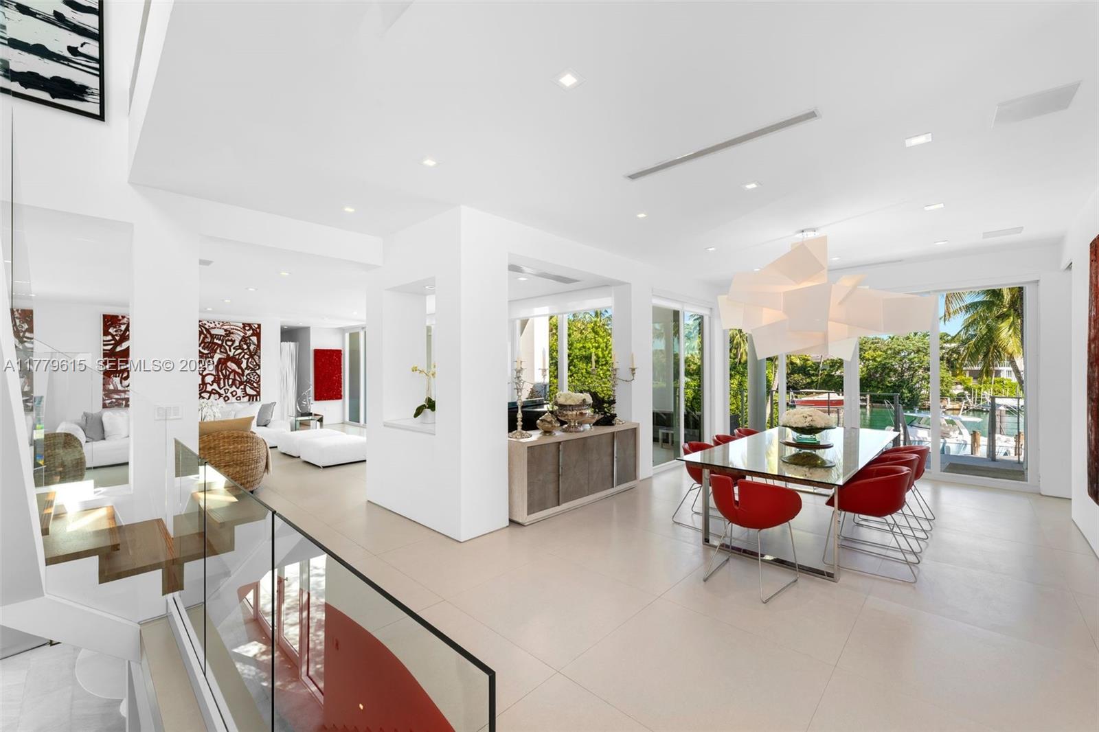 SMUGGLERS COVE - Residential