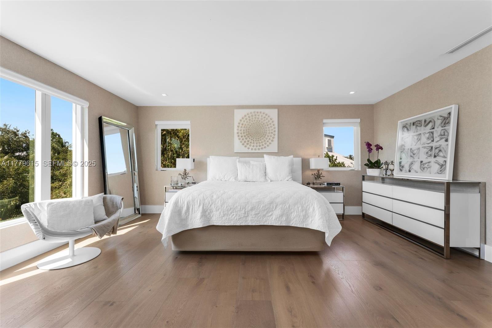 SMUGGLERS COVE - Residential