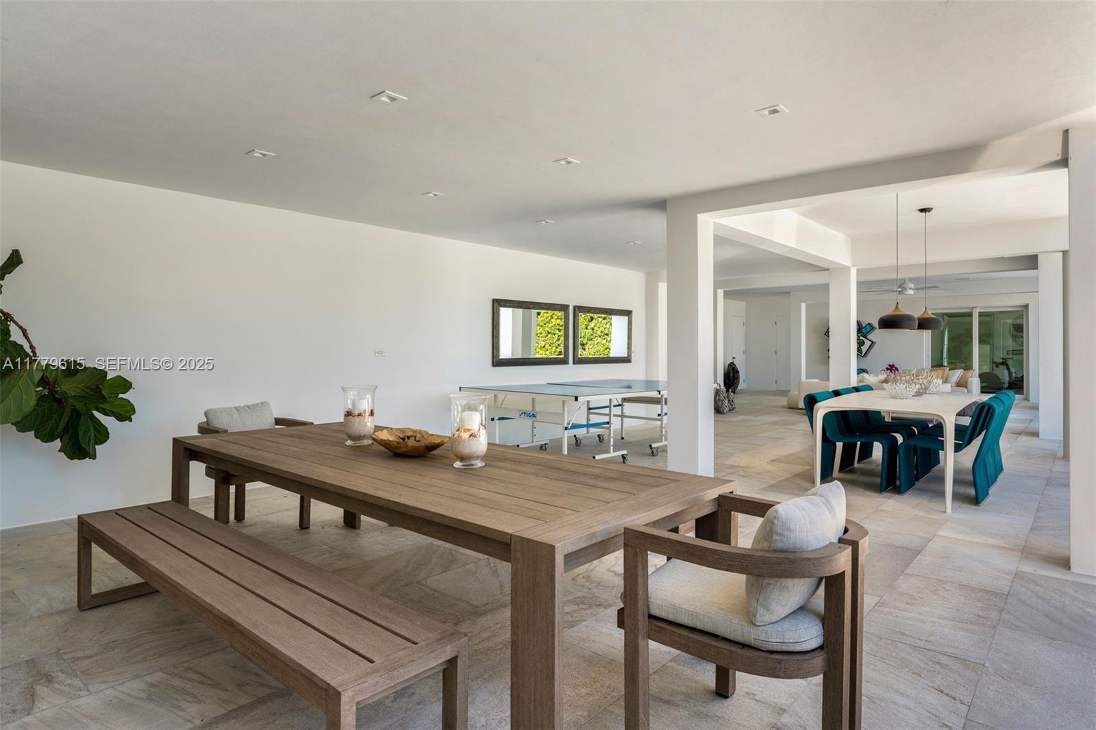 SMUGGLERS COVE - Residential