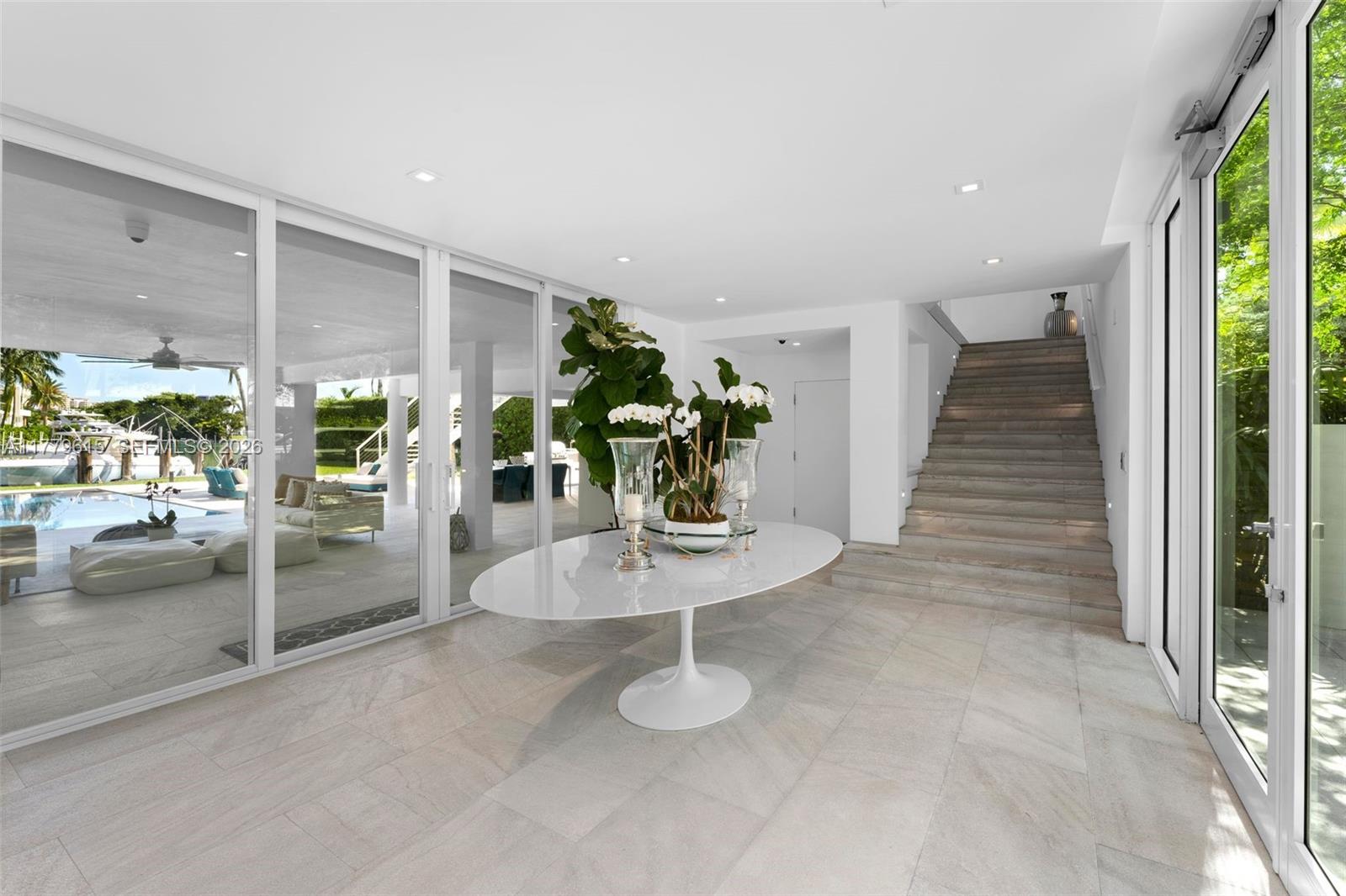 SMUGGLERS COVE - Residential