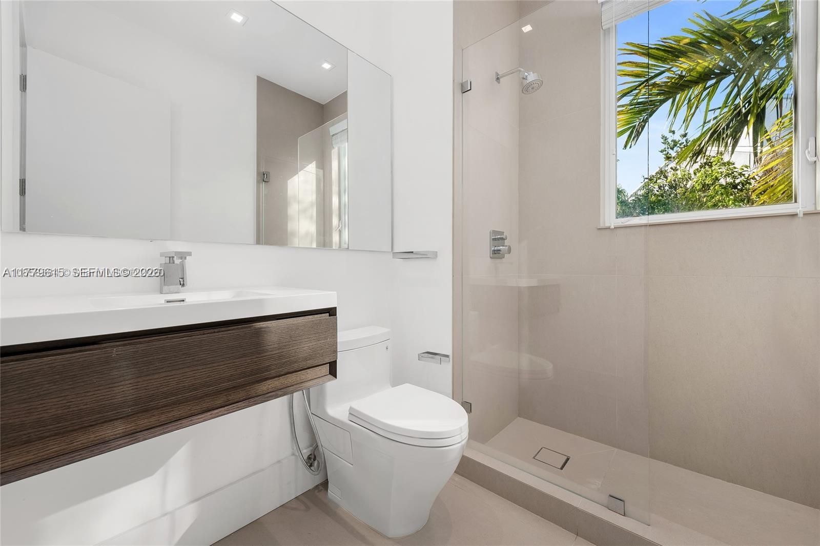 SMUGGLERS COVE - Residential