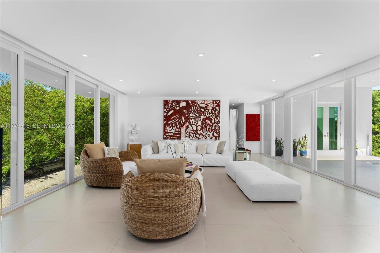 SMUGGLERS COVE - Residential