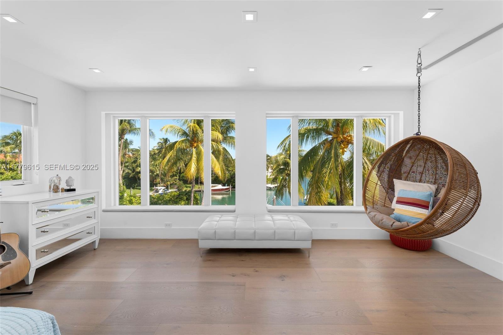 SMUGGLERS COVE - Residential