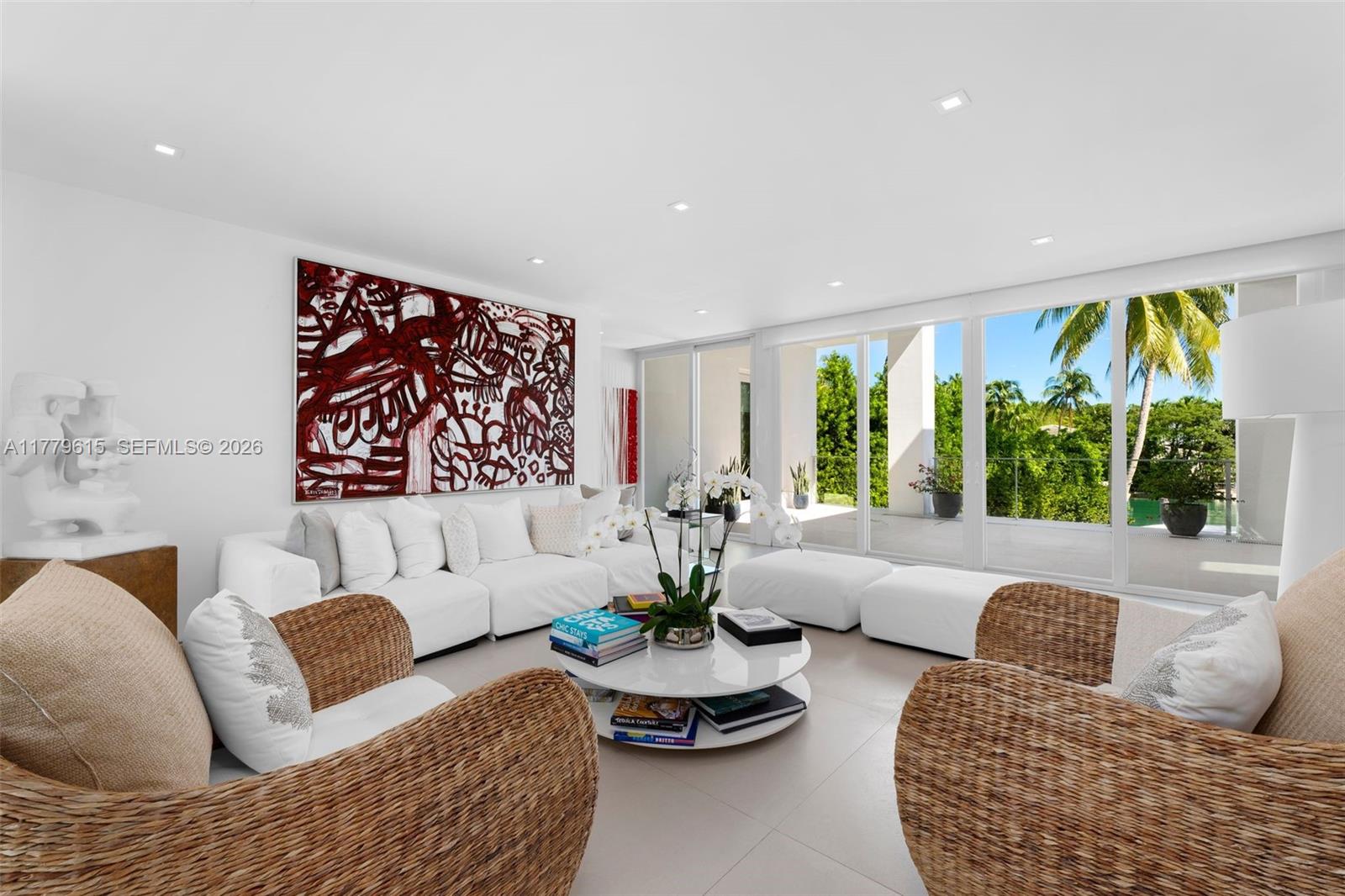 SMUGGLERS COVE - Residential