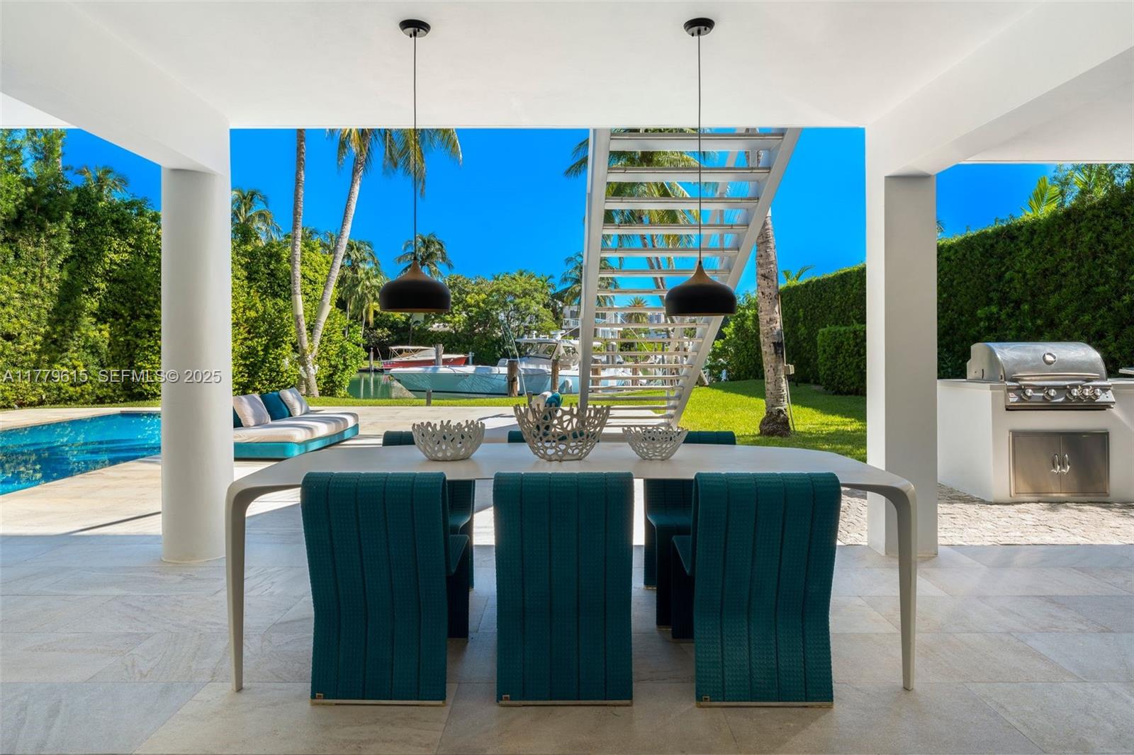 SMUGGLERS COVE - Residential