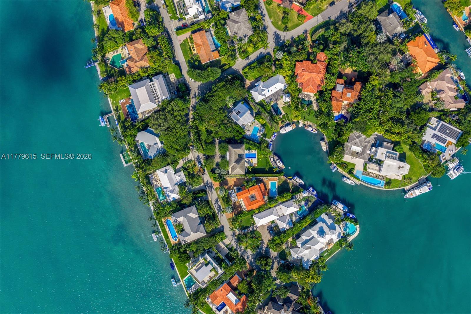 SMUGGLERS COVE - Residential