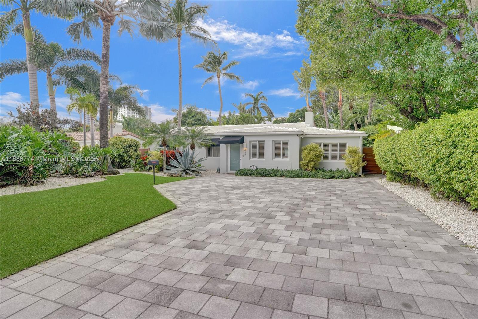 Property for Sale at 437 Ne 8th Ave, Fort Lauderdale, Broward County, Florida - Bedrooms: 4 
Bathrooms: 3  - $1,499,000