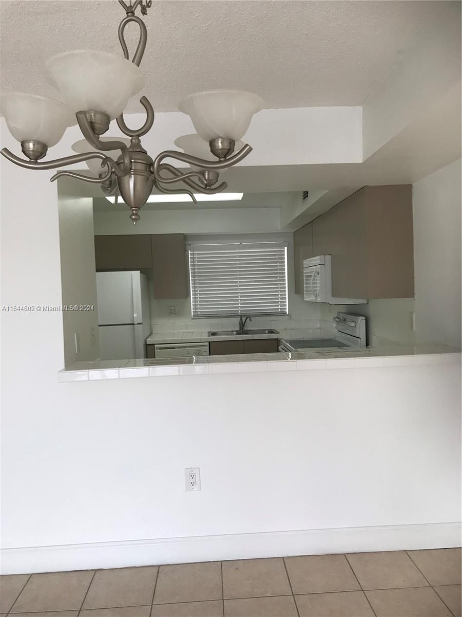 THE SEASONS VILLAS & THMS - Residential Lease