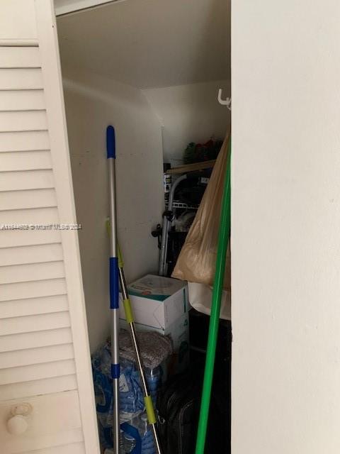 THE SEASONS VILLAS & THMS - Residential Lease