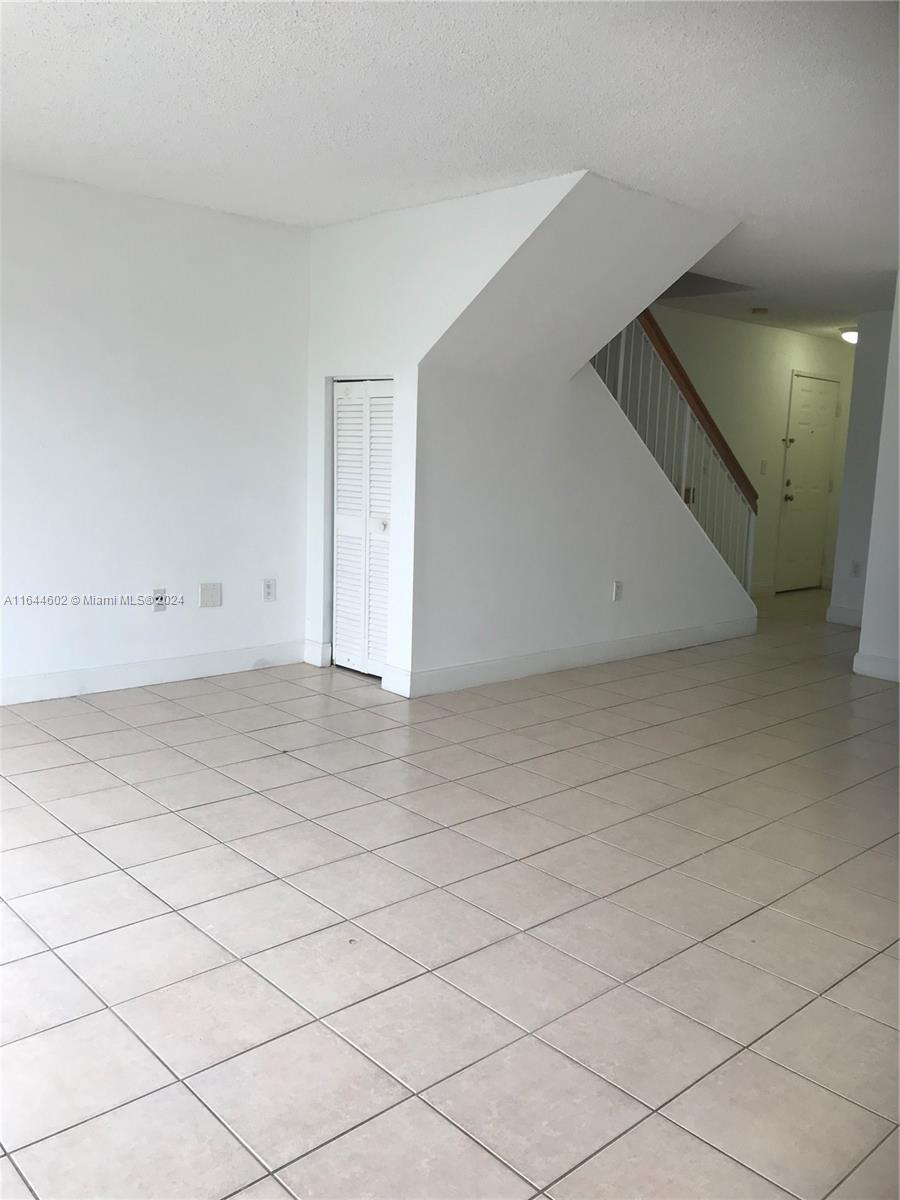 THE SEASONS VILLAS & THMS - Residential Lease