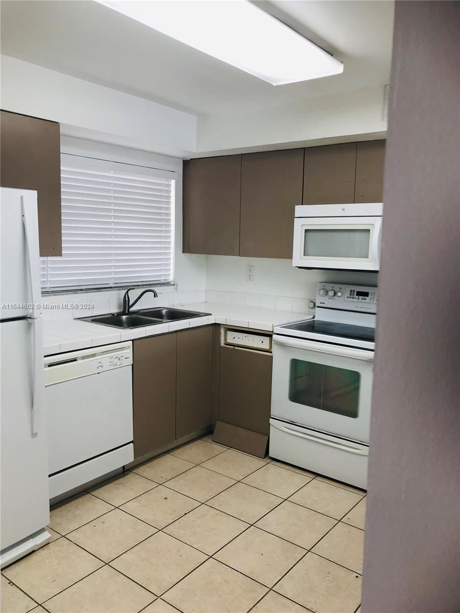 THE SEASONS VILLAS & THMS - Residential Lease