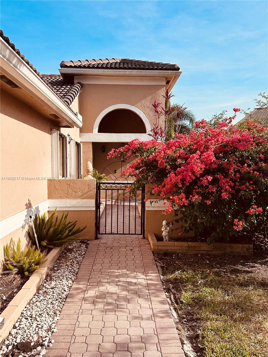 Rental Property at 491 Nw 188th Ter 491, Pembroke Pines, Miami-Dade County, Florida - Bedrooms: 3 
Bathrooms: 2  - $3,600 MO.