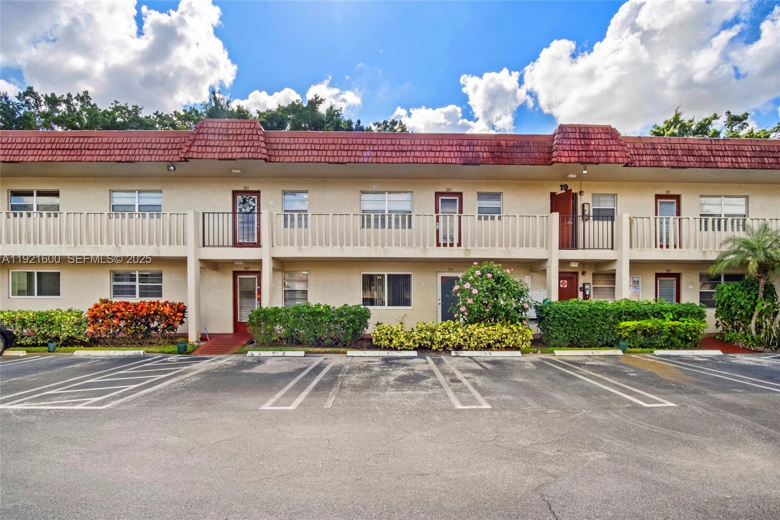 VILLAGES OF ORIOLE ABBEY - Residential