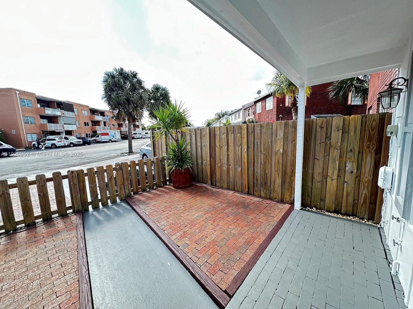 LAKE ROYAL EAST - Residential