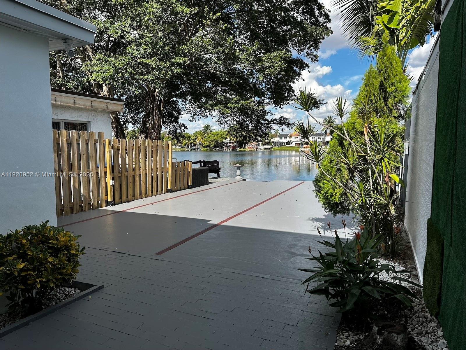 LAKE ROYAL EAST - Residential