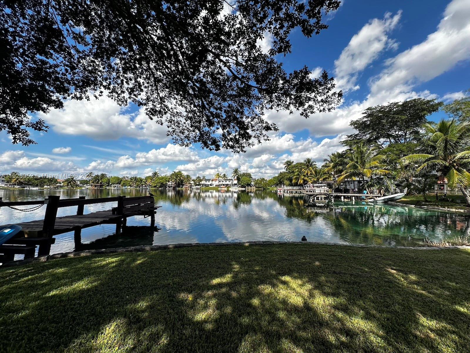 LAKE ROYAL EAST - Residential