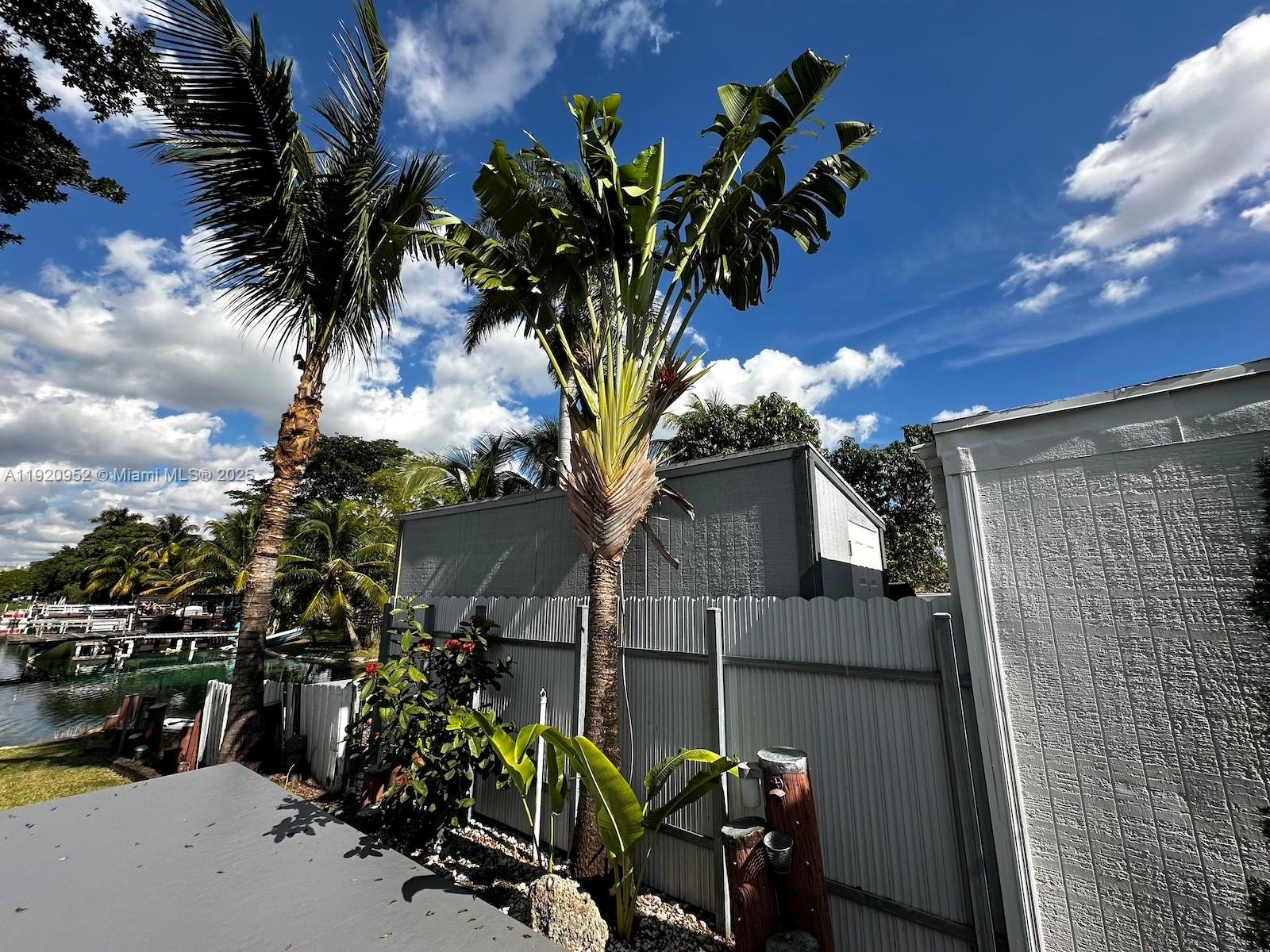 LAKE ROYAL EAST - Residential