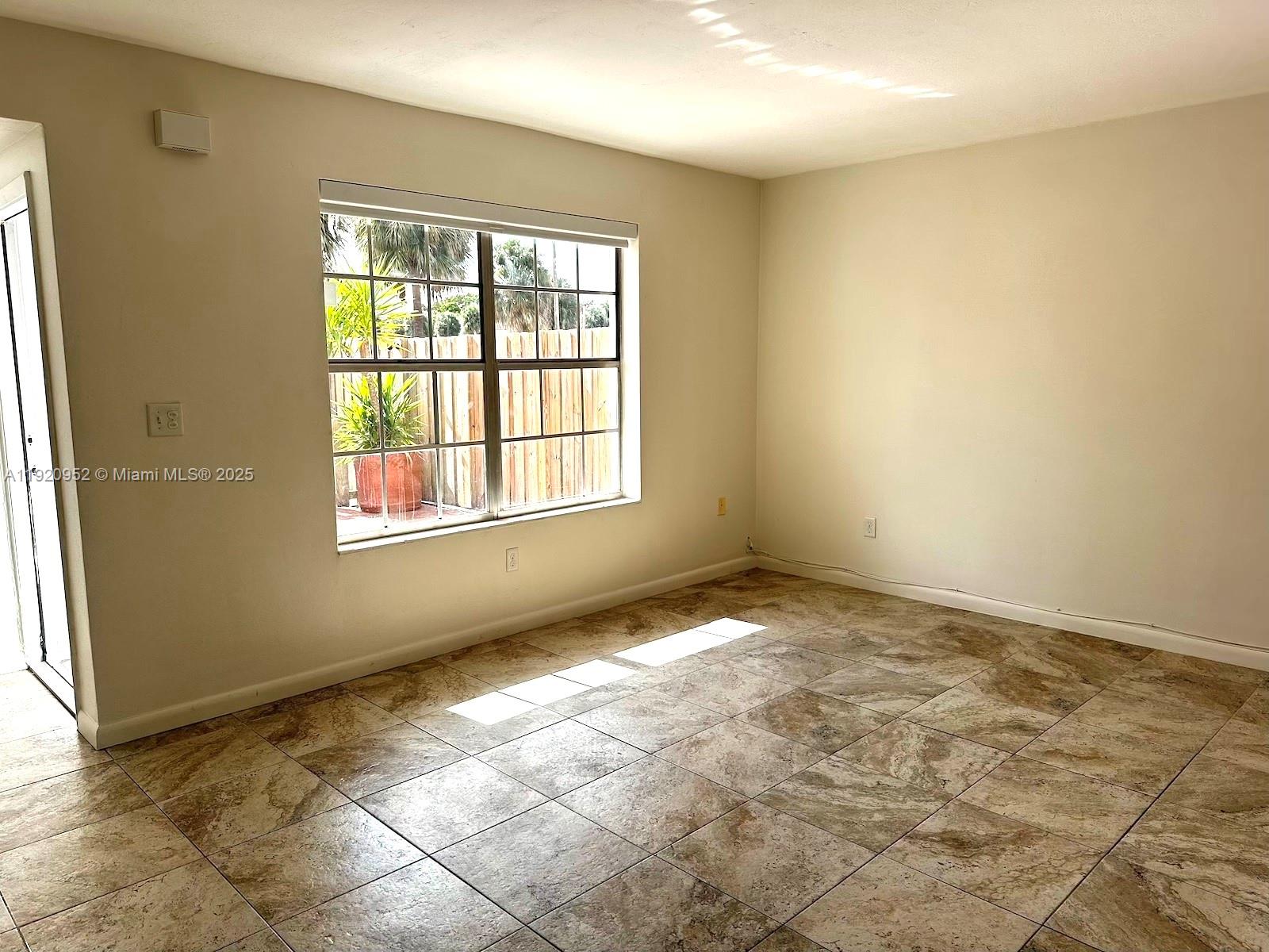 LAKE ROYAL EAST - Residential