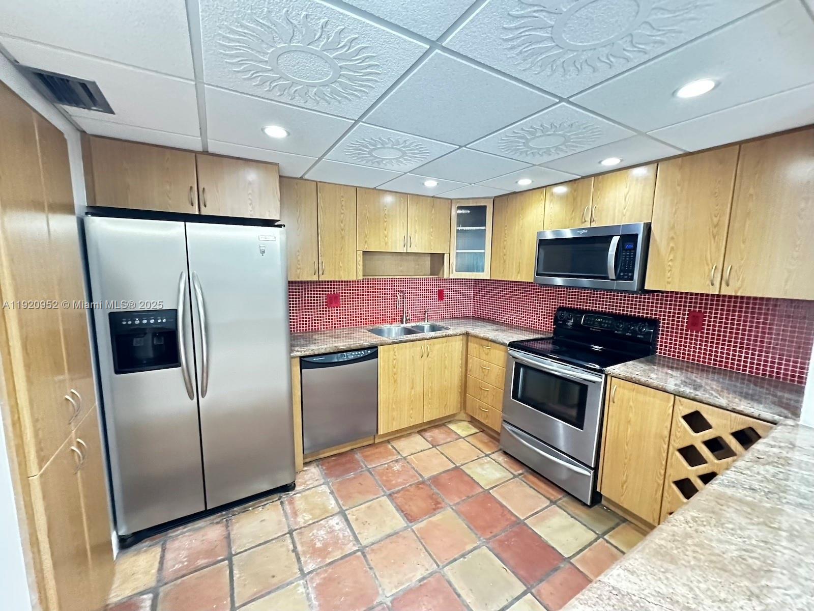 LAKE ROYAL EAST - Residential