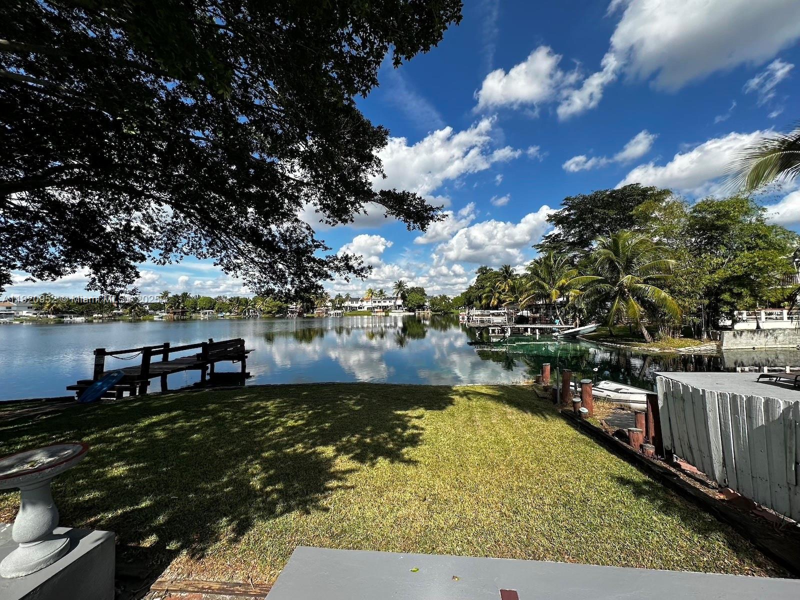 LAKE ROYAL EAST - Residential