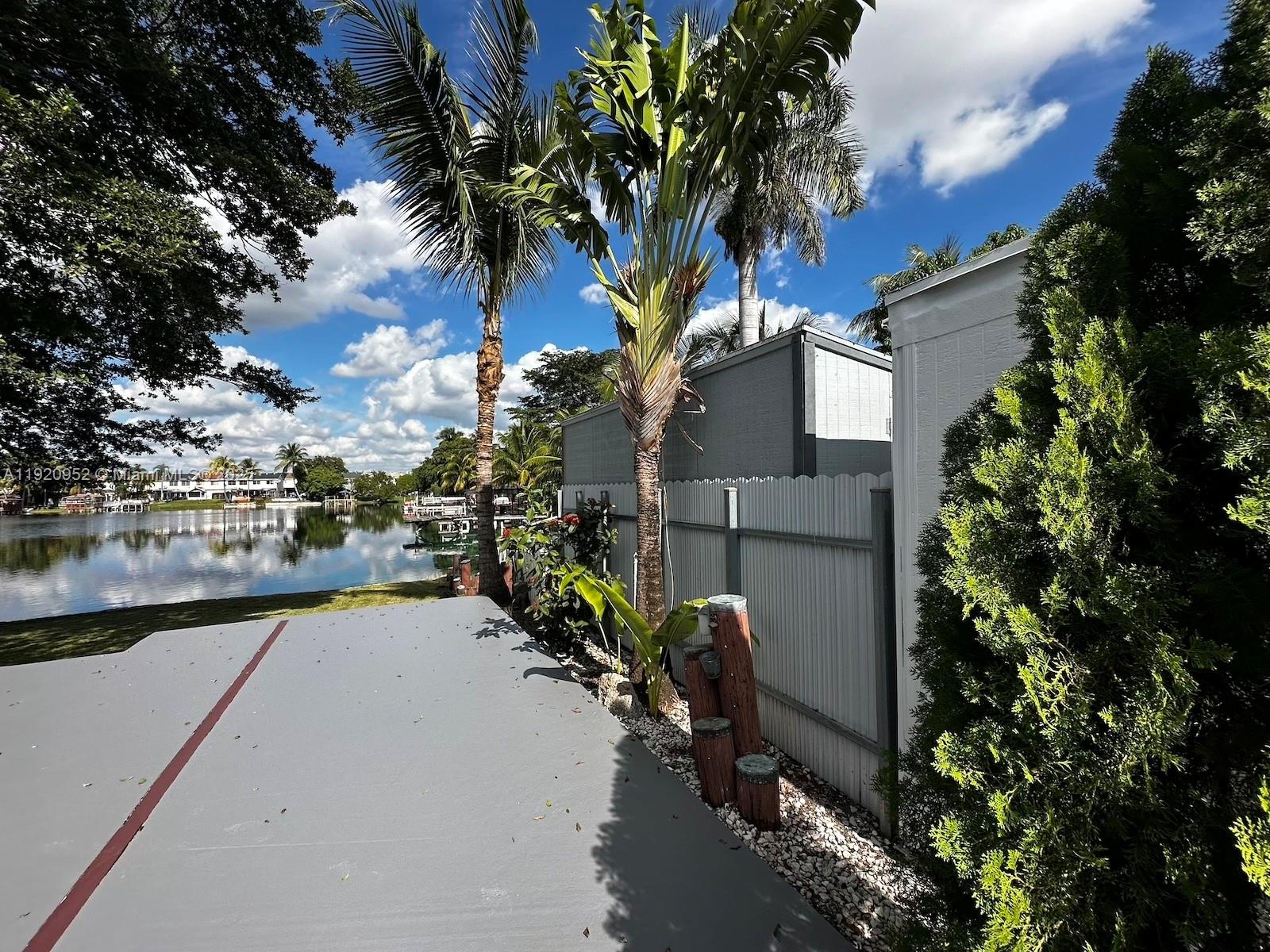 LAKE ROYAL EAST - Residential