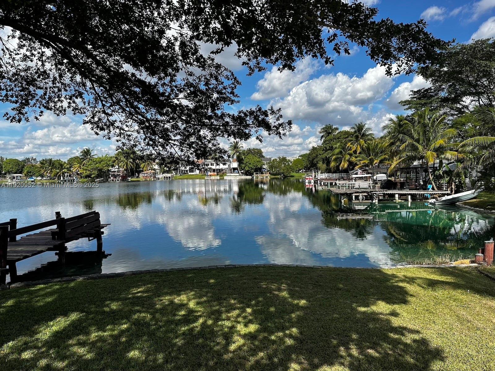 LAKE ROYAL EAST - Residential