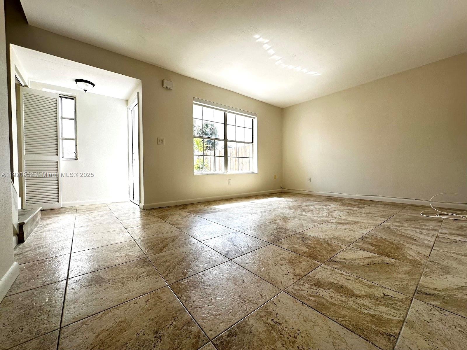 LAKE ROYAL EAST - Residential