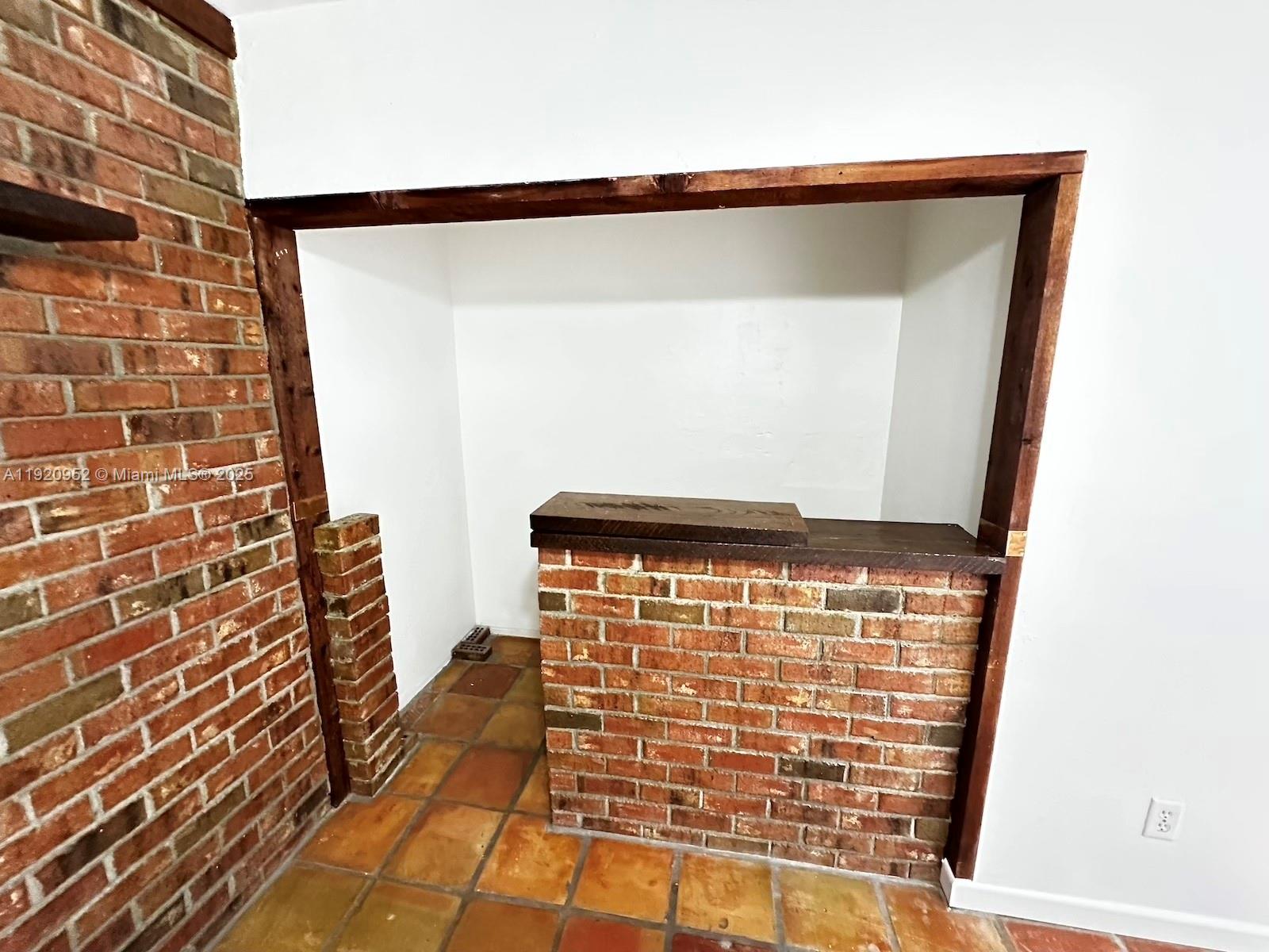 LAKE ROYAL EAST - Residential