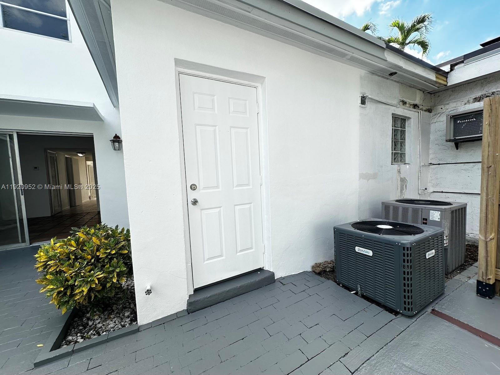 LAKE ROYAL EAST - Residential