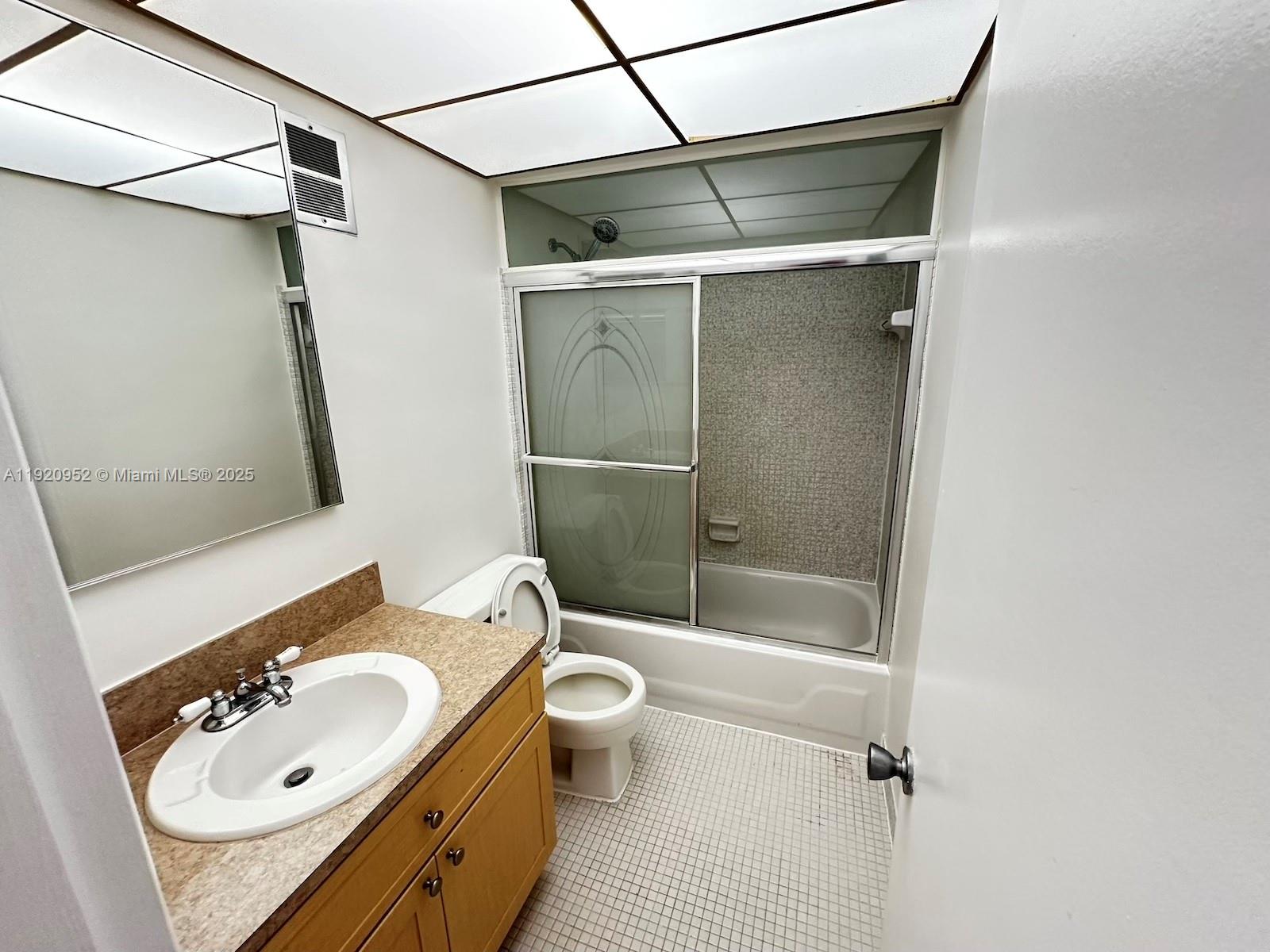 LAKE ROYAL EAST - Residential