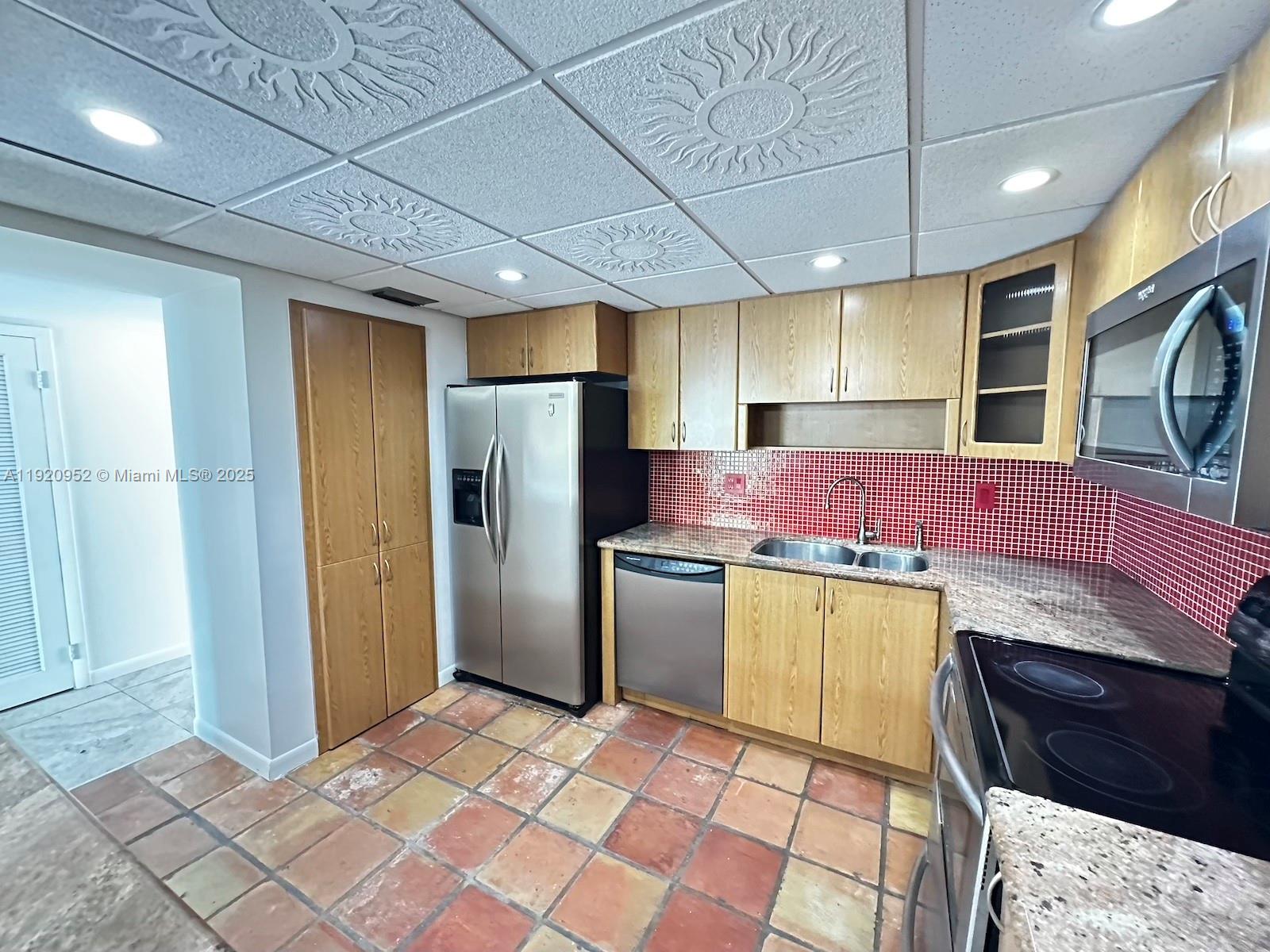 LAKE ROYAL EAST - Residential