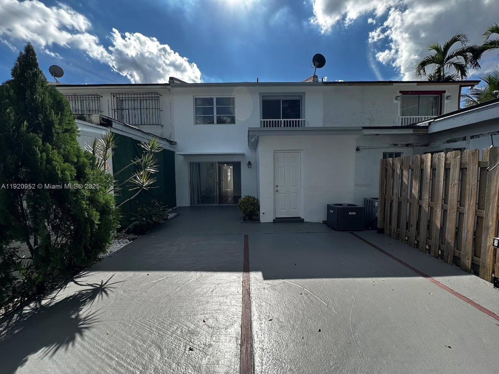 LAKE ROYAL EAST - Residential