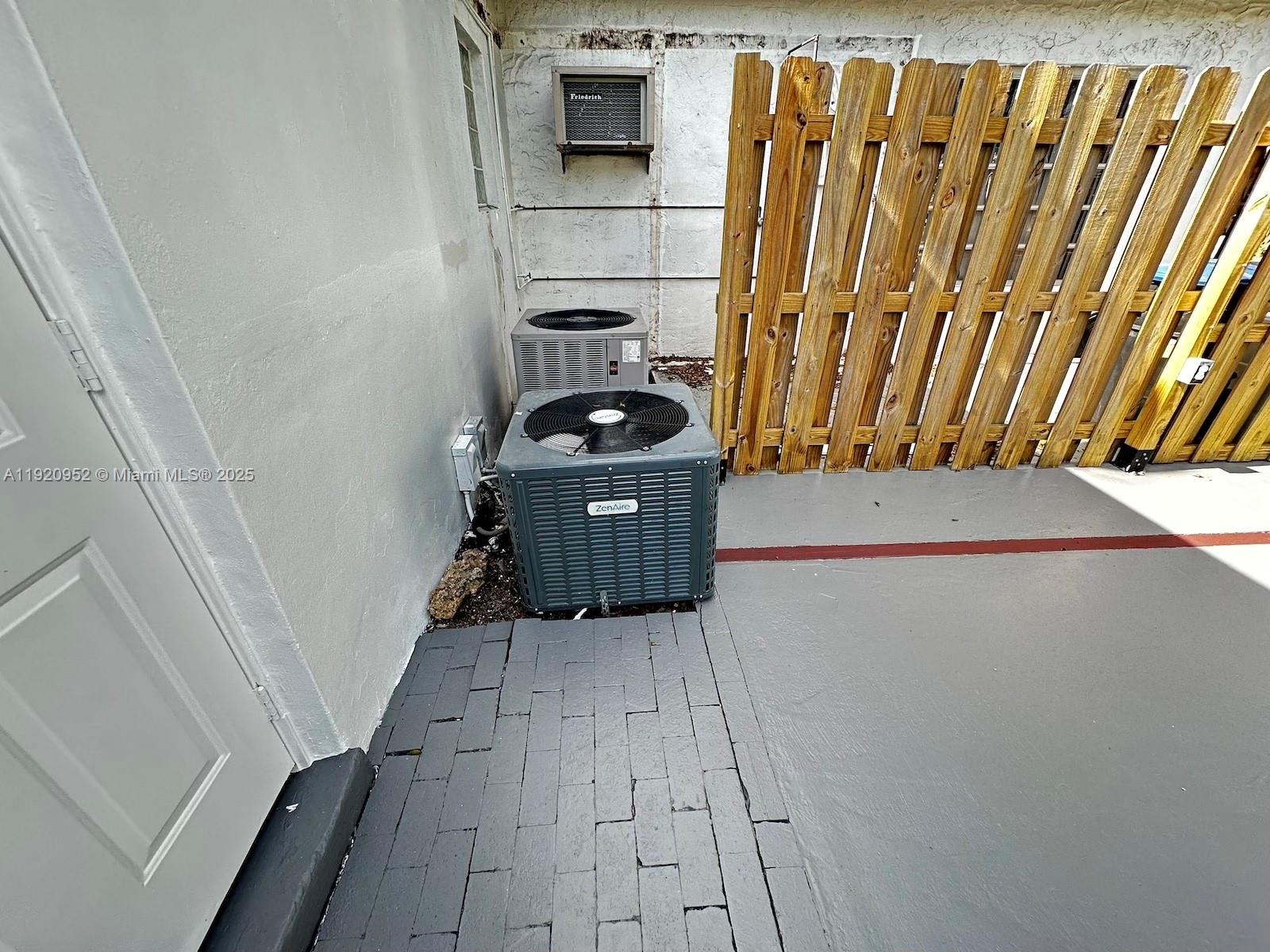 LAKE ROYAL EAST - Residential