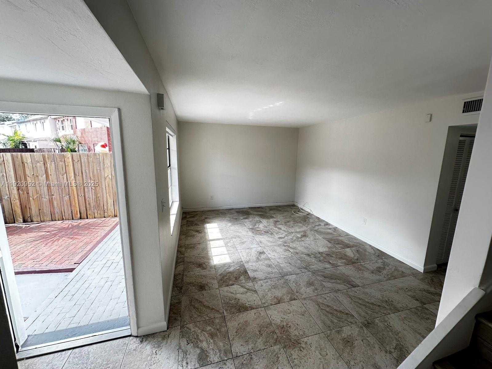 LAKE ROYAL EAST - Residential