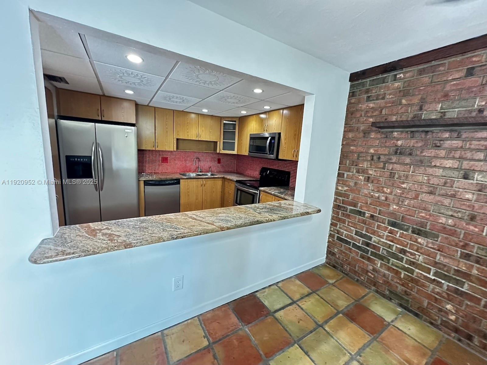 LAKE ROYAL EAST - Residential