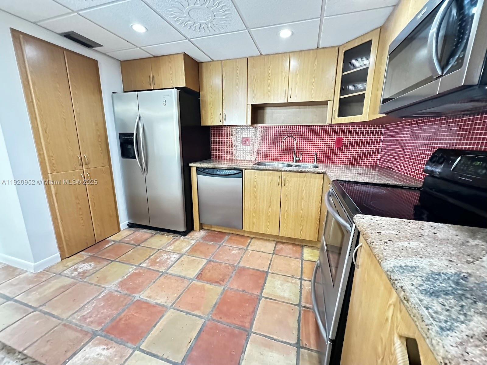 LAKE ROYAL EAST - Residential