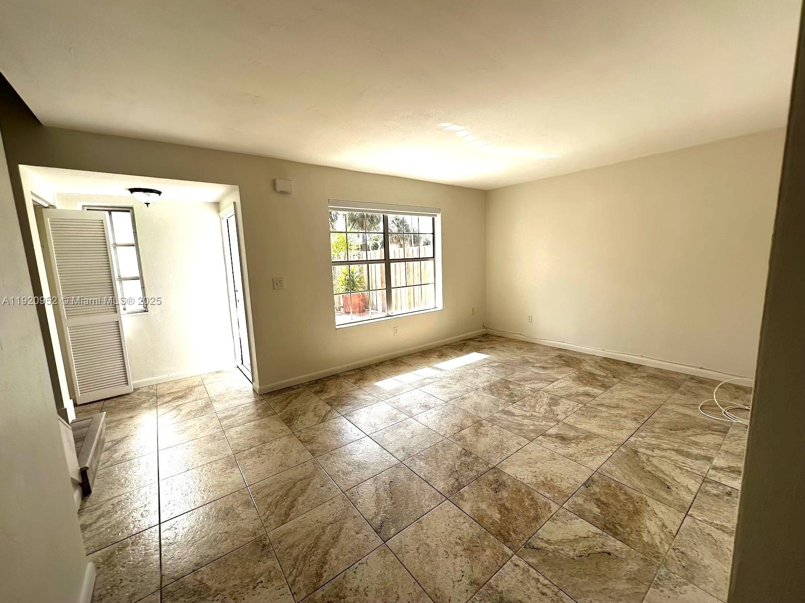 LAKE ROYAL EAST - Residential