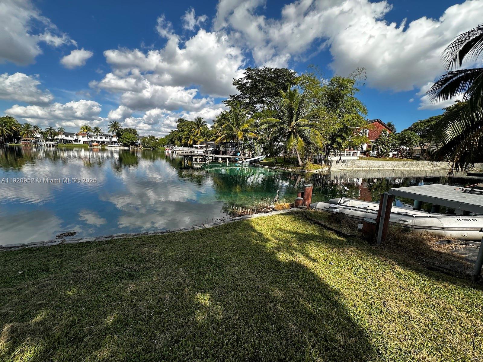 LAKE ROYAL EAST - Residential