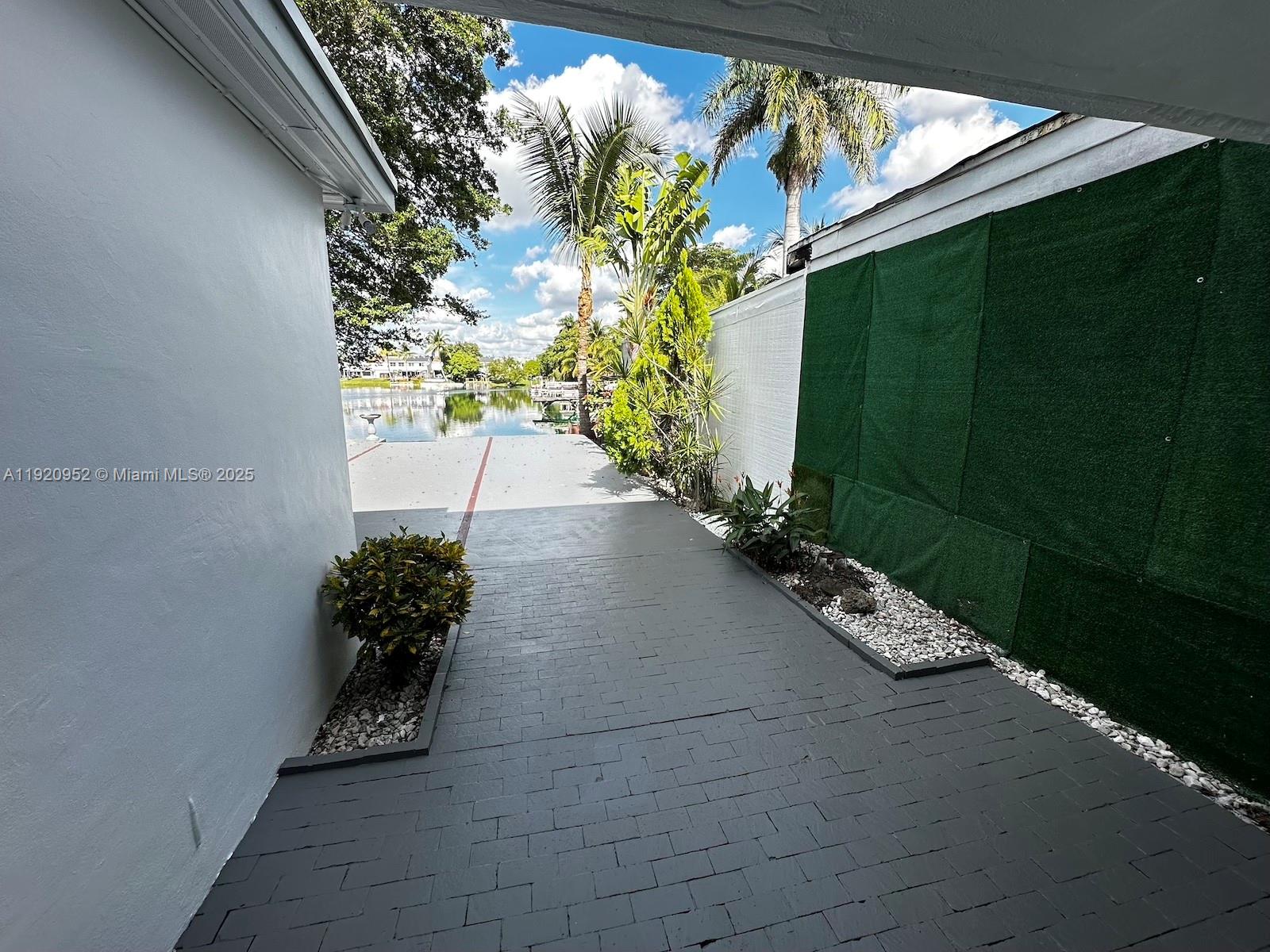 LAKE ROYAL EAST - Residential