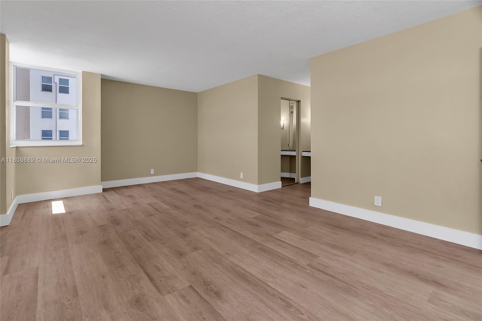 LA MER ESTATES SOUTH COND - Residential