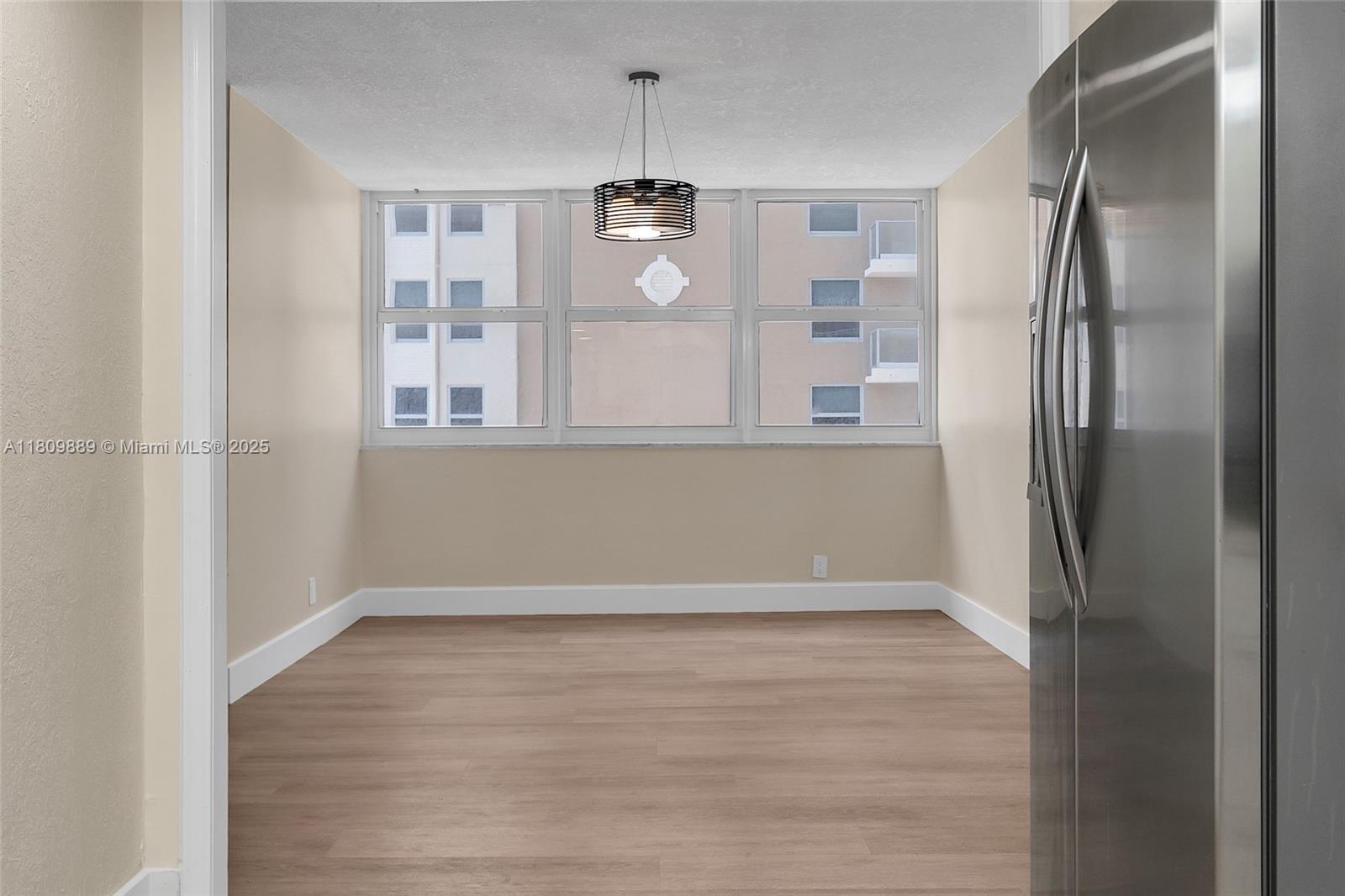 LA MER ESTATES SOUTH COND - Residential