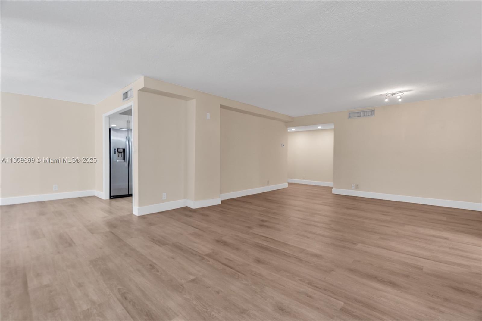 LA MER ESTATES SOUTH COND - Residential