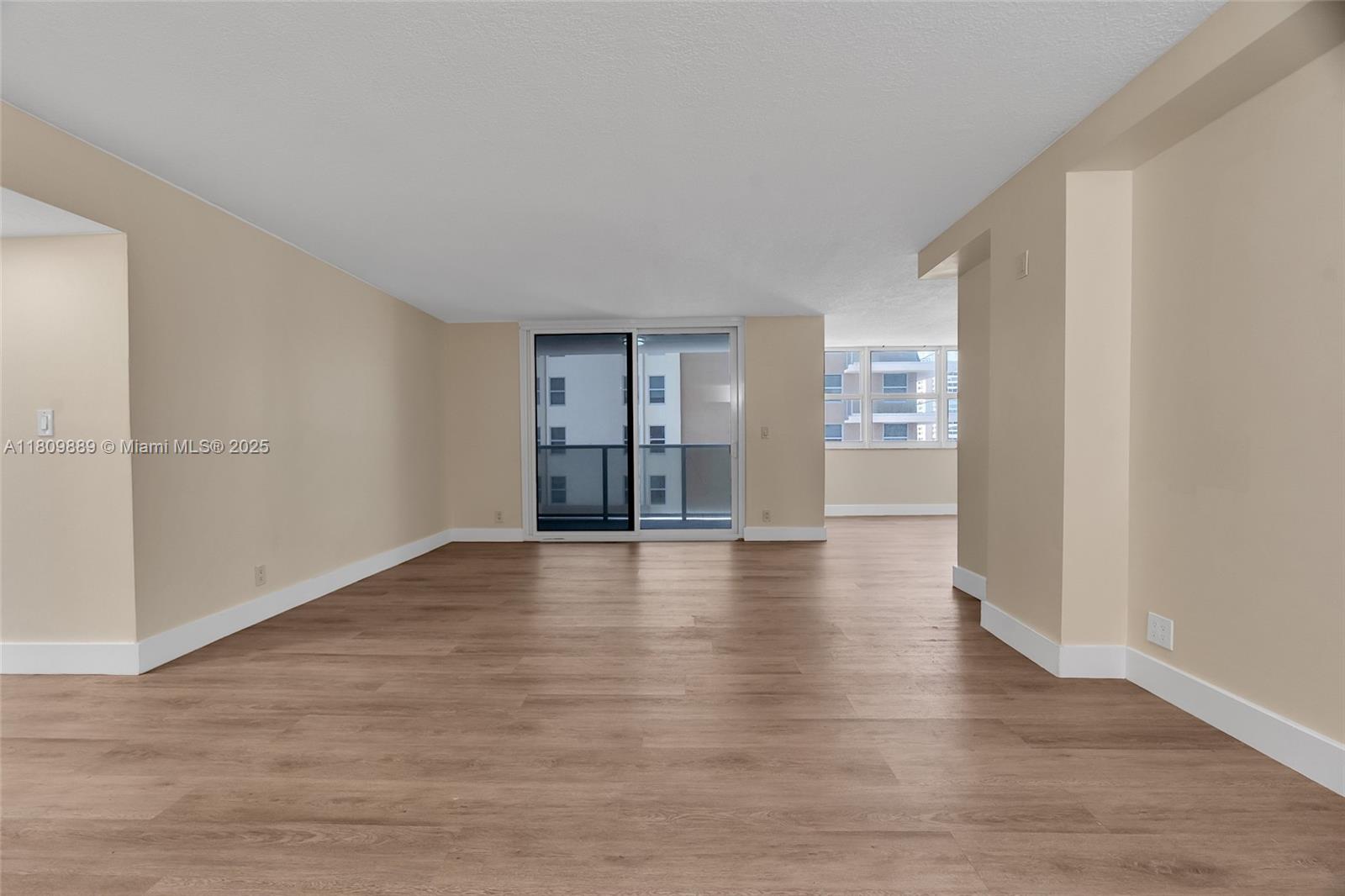 LA MER ESTATES SOUTH COND - Residential