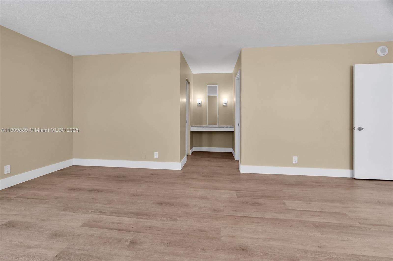 LA MER ESTATES SOUTH COND - Residential