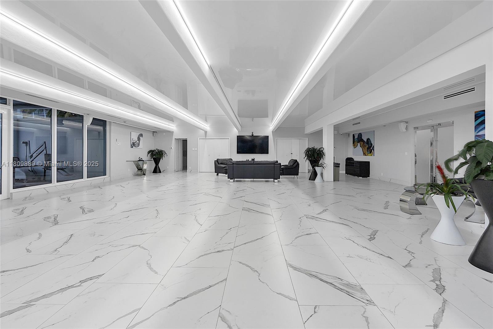 LA MER ESTATES SOUTH COND - Residential