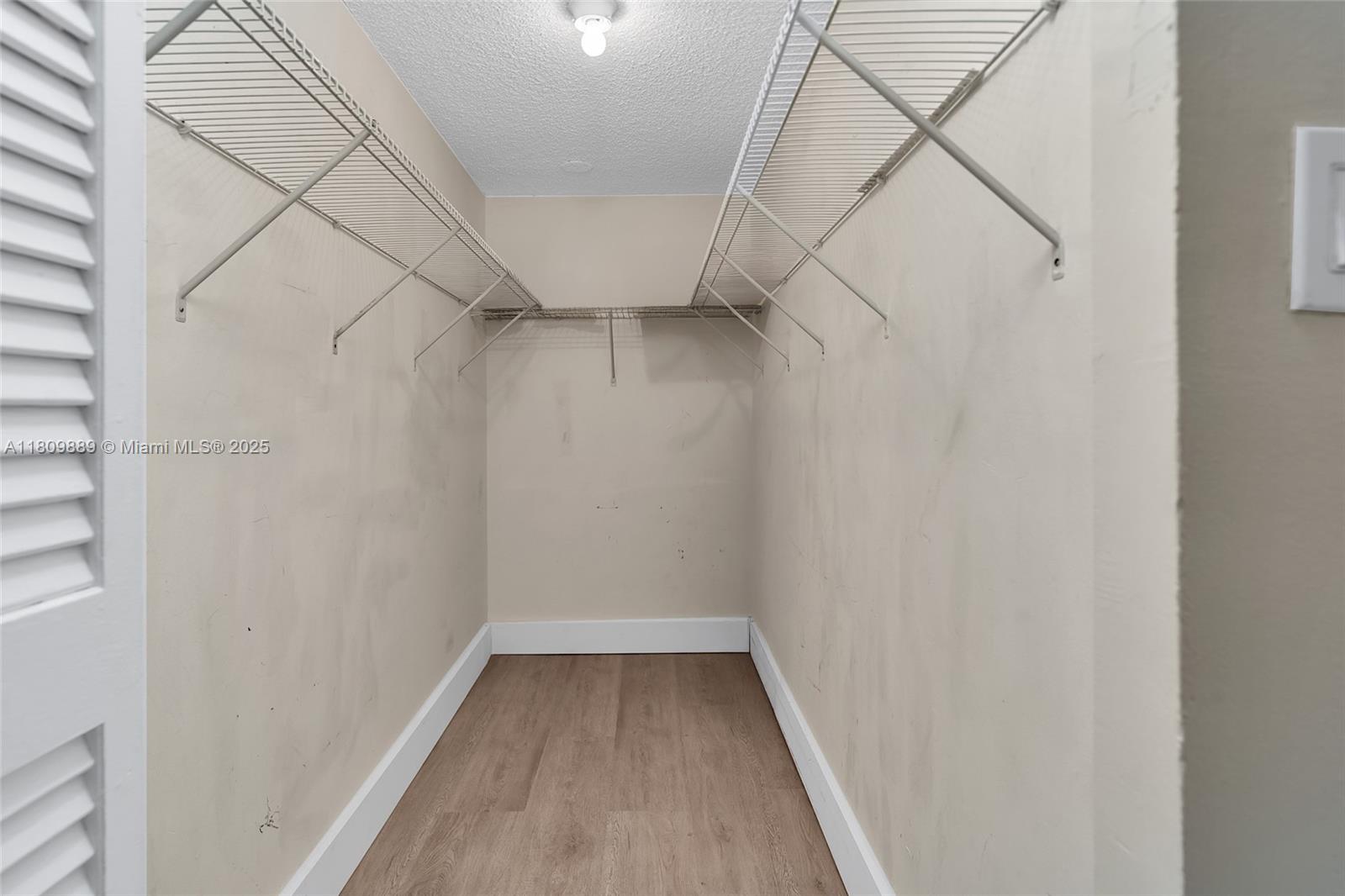 LA MER ESTATES SOUTH COND - Residential