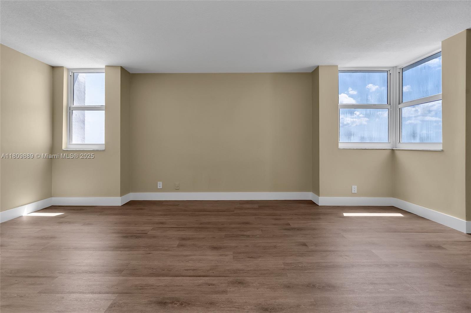 LA MER ESTATES SOUTH COND - Residential