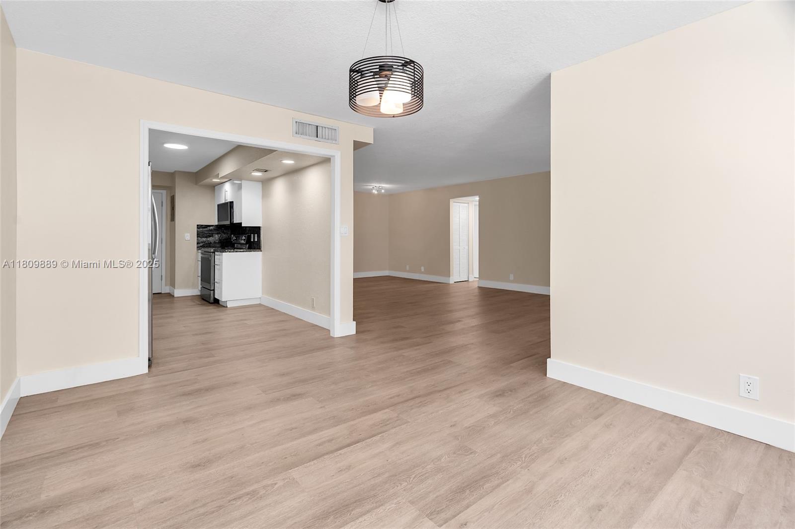 LA MER ESTATES SOUTH COND - Residential