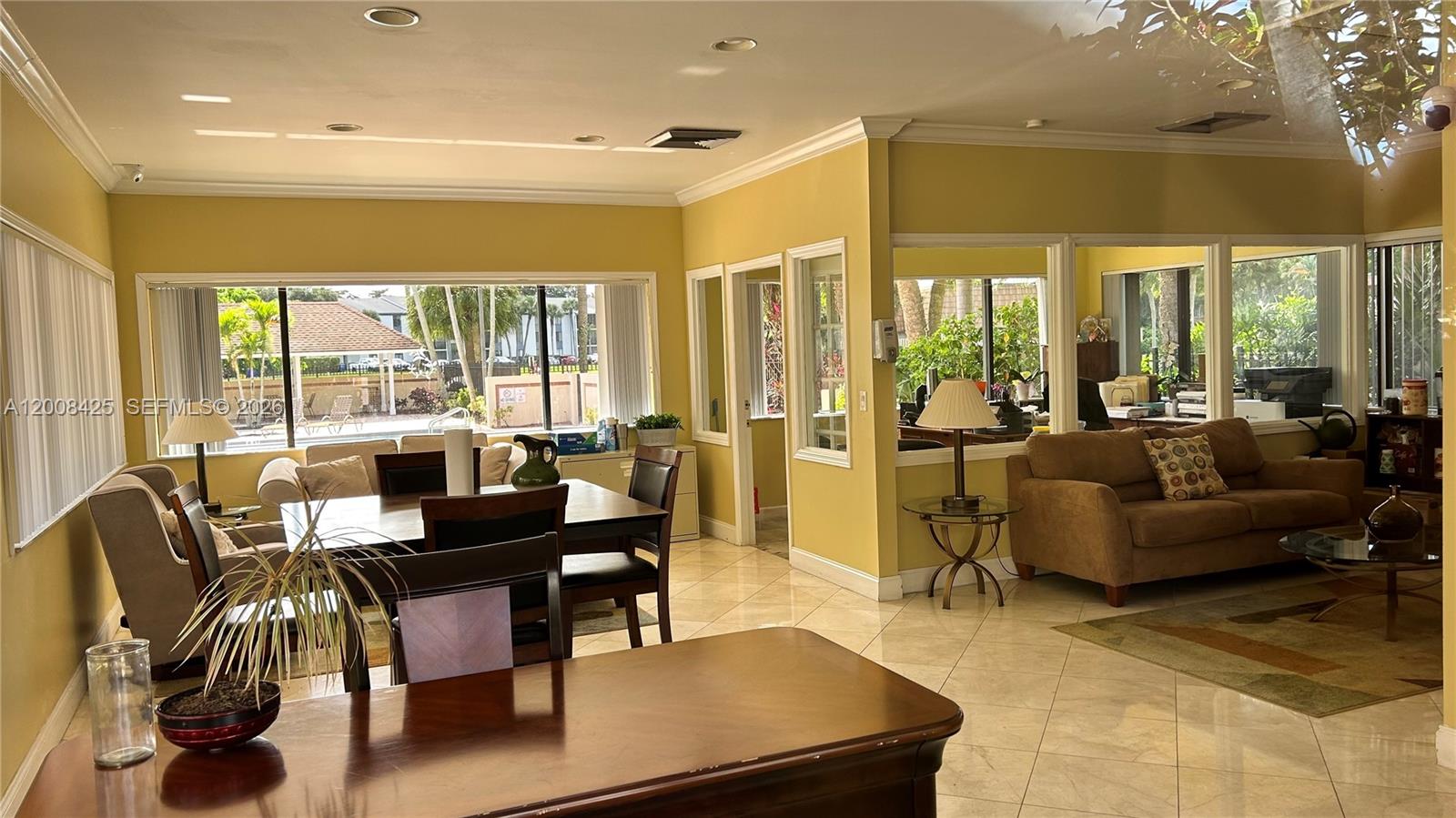 WATERSIDE LUXURY TOWNHOME - Residential