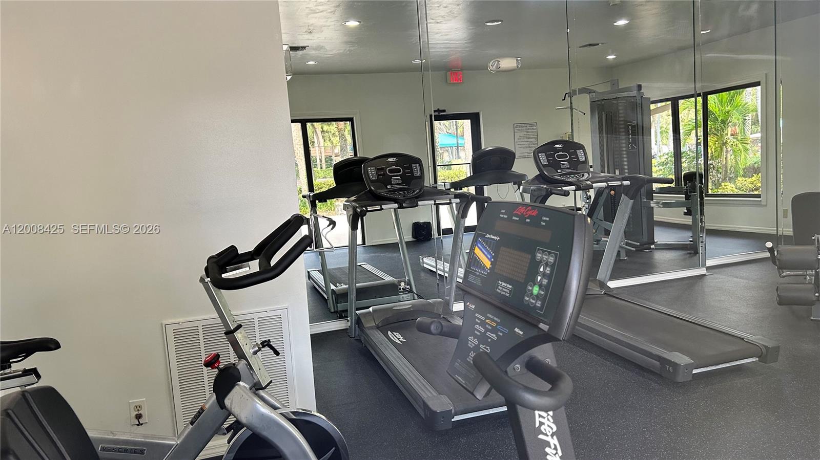 WATERSIDE LUXURY TOWNHOME - Residential